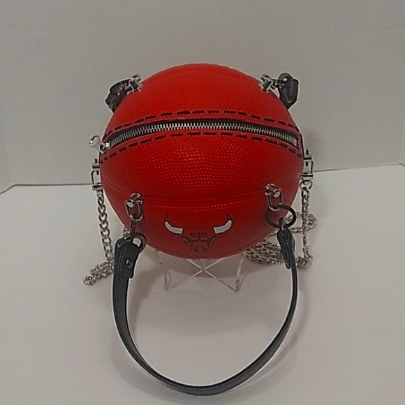 NWT LIMITED EDITION HANDMADE CHICAGO BULLS SMALL BASKETBALL PURSE 🏀 - Picture 12 of 17